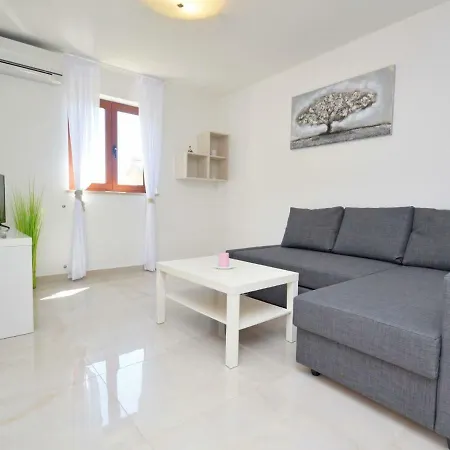 Appartement Elia-1 *